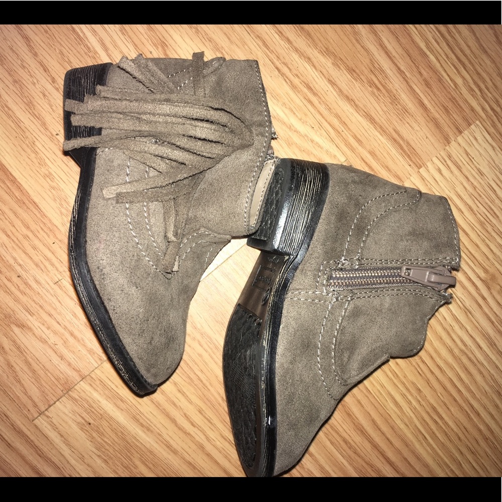 Girls ankle booties size 4 !
